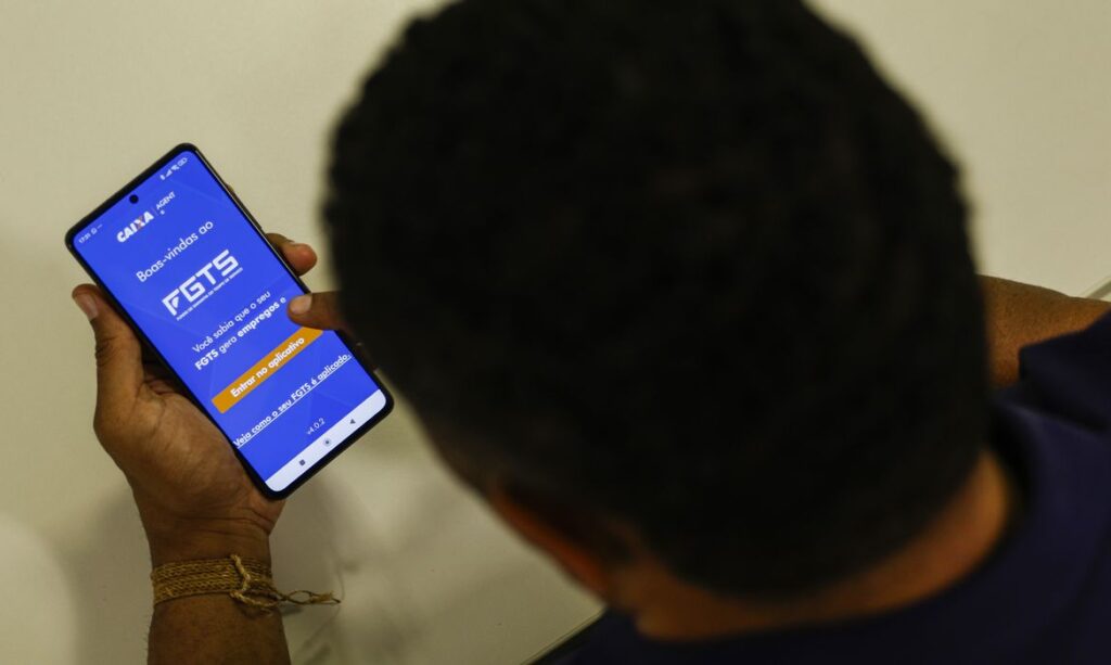 Caixa inicia distribuição de lucros do FGTS de 2025 para 138 milhões de trabalhadores