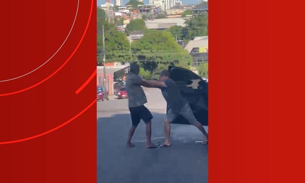 Idoso de 72 anos é agredido e roubado em Manaus após cair em golpe bancário.