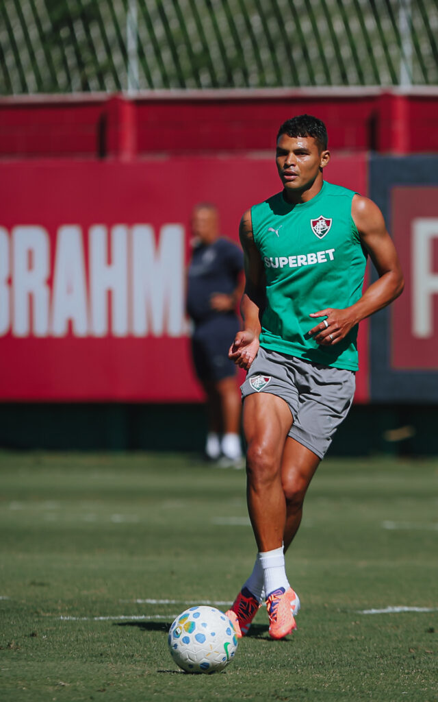 Thiago Silva é registrado no BID e pode fazer reestreia histórica pelo Fluminense