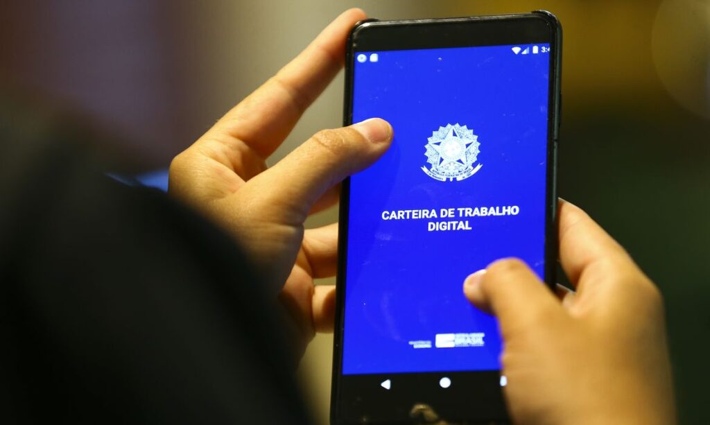 Mercado de trabalho brasileiro registra menor desemprego desde 2012