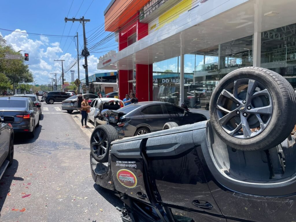 Acidente grave na Avenida Rodrigo Otávio em Manaus deixa três feridos e causa pânico