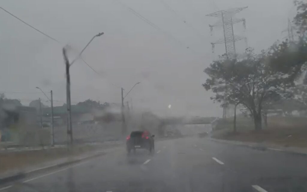 Alívio em Manaus: Chuva chega à capital amazonense após calor recorde e semanas de seca