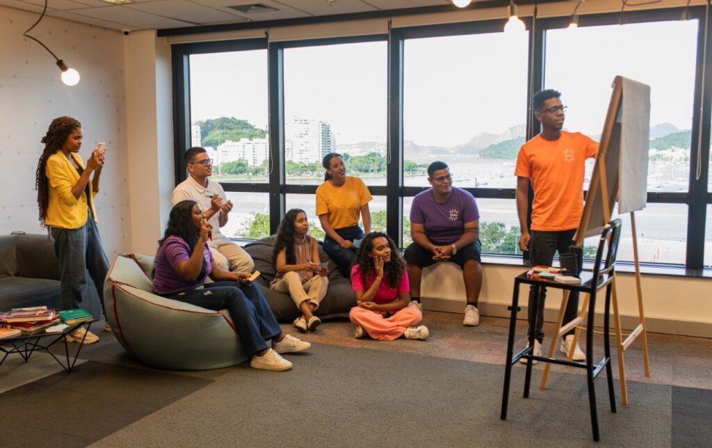Amazonas recebe mil vagas gratuitas para curso de inglês e capacitação profissional