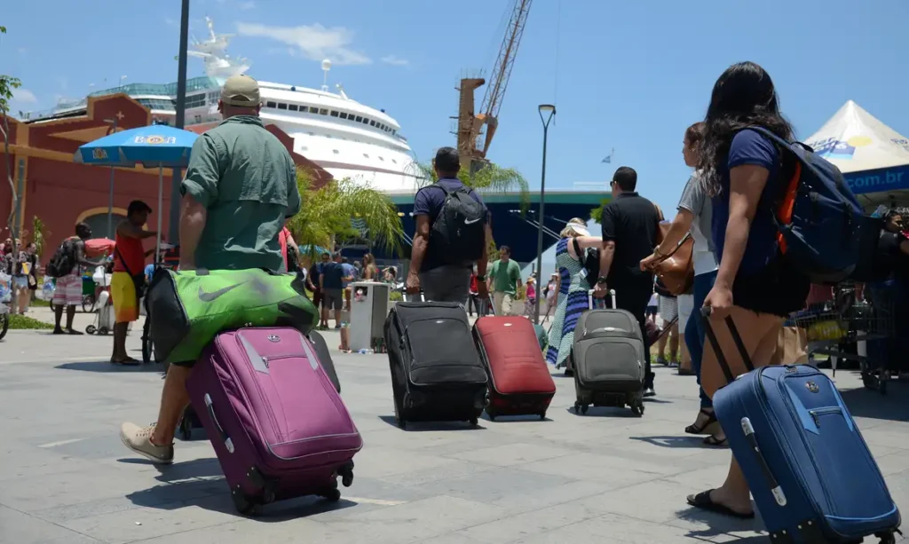 Brasil se destaca como um dos líderes globais na expansão do turismo internacional, aponta OCDE