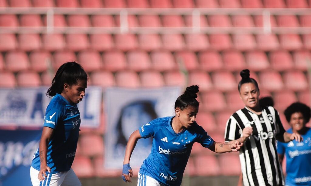 Cruzeiro goleia Botafogo com show de Marília no Brasileirão Feminino