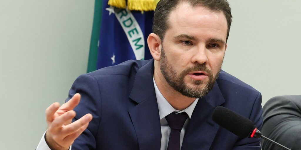 Dario Durigan defende expansão comercial e busca por estabilidade econômica no Brasil