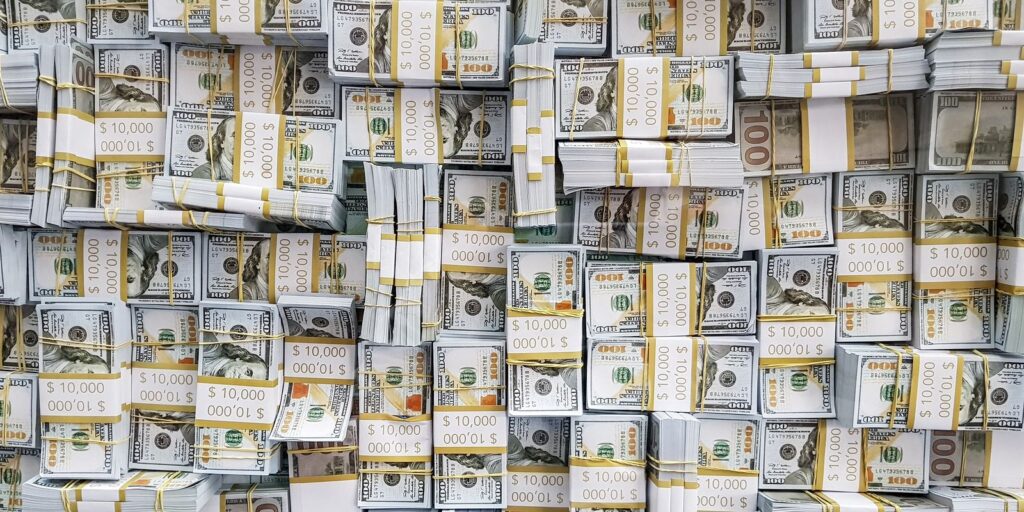 Dólar recua para R$ 5,14 em dia de alívio no mercado externo e alta da bolsa