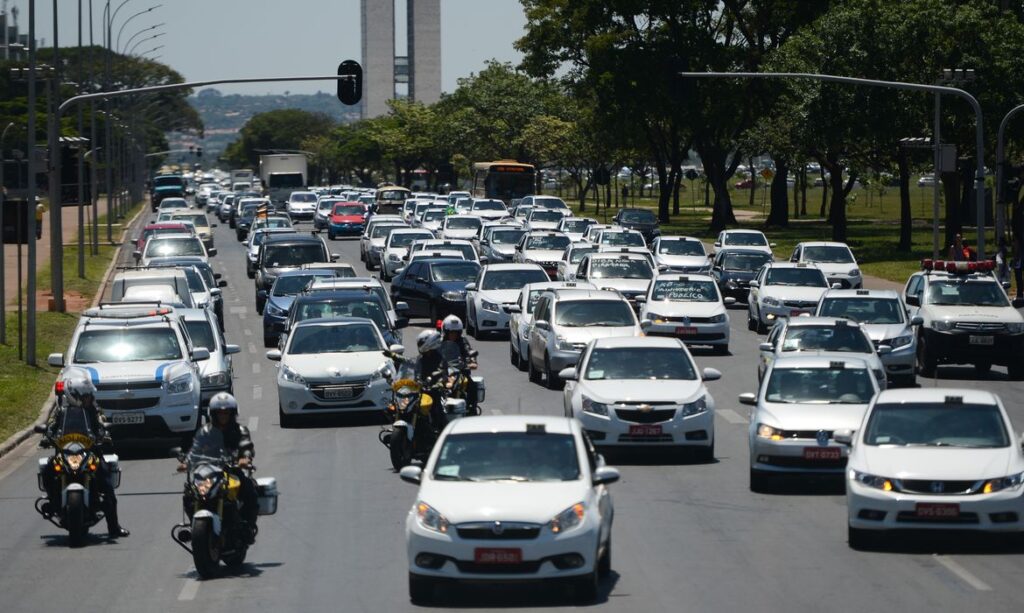 Governo eleva teto de financiamento para carros de aplicativo a R$ 200 mil