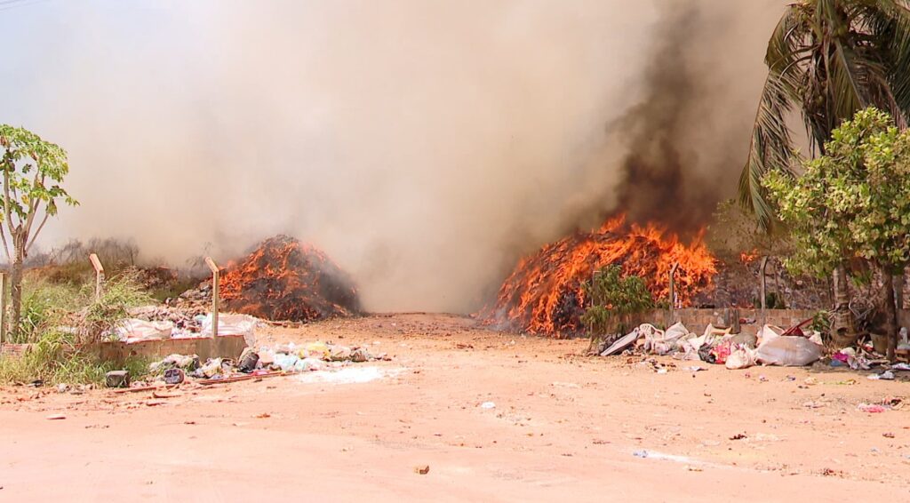 Incêndio em lixão de Iranduba deve persistir por dias, alerta Corpo de Bombeiros