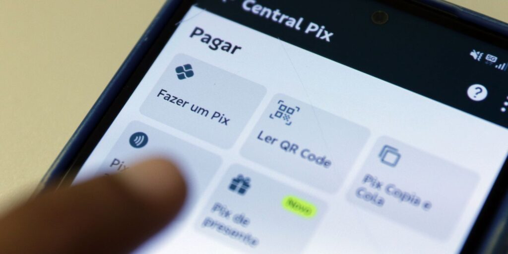 Instabilidade no PIX paralisa pagamentos e gera onda de reclamações no domingo