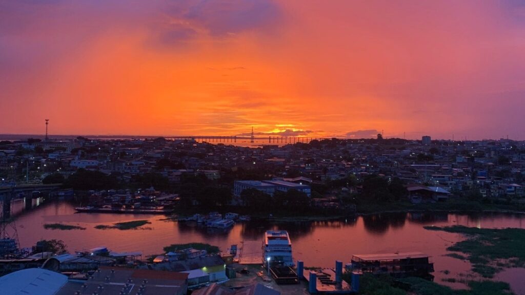 Manaus enfrenta verão escaldante com ilhas de calor: o impacto do concreto e a urgência da arborização
