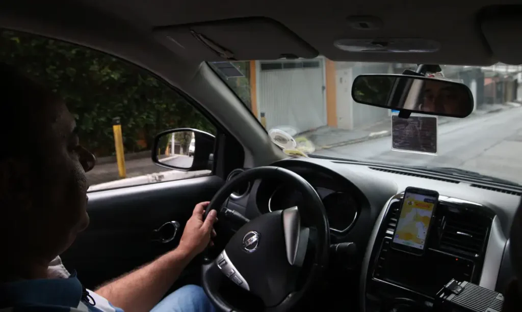 Ministério da Fazenda revisa programa de crédito para motoristas de aplicativo visando maior adesão