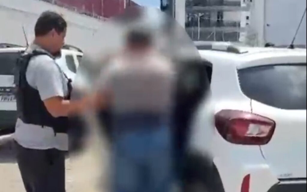 Motorista de transporte escolar é preso suspeito de abusar de adolescentes em Manaus