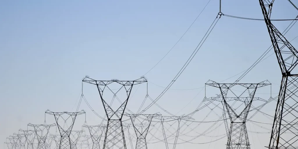 Pela segunda vez em 2026, ONS suspende geração de energia por excesso de oferta