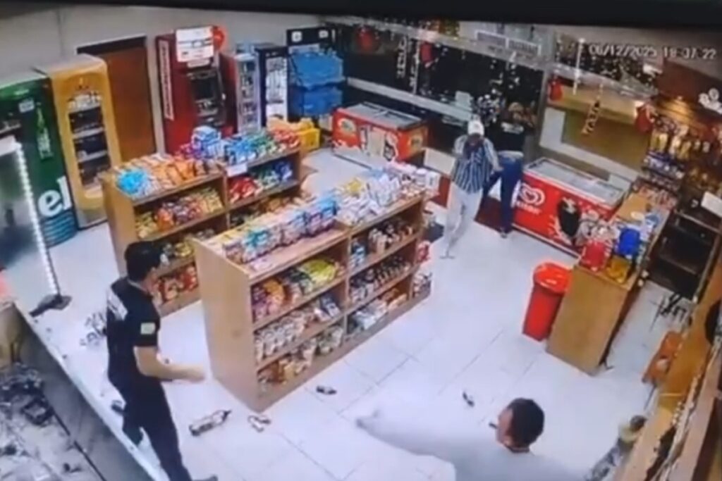 Policial militar é filmado em agressão e depredação de loja de conveniência em Manaus