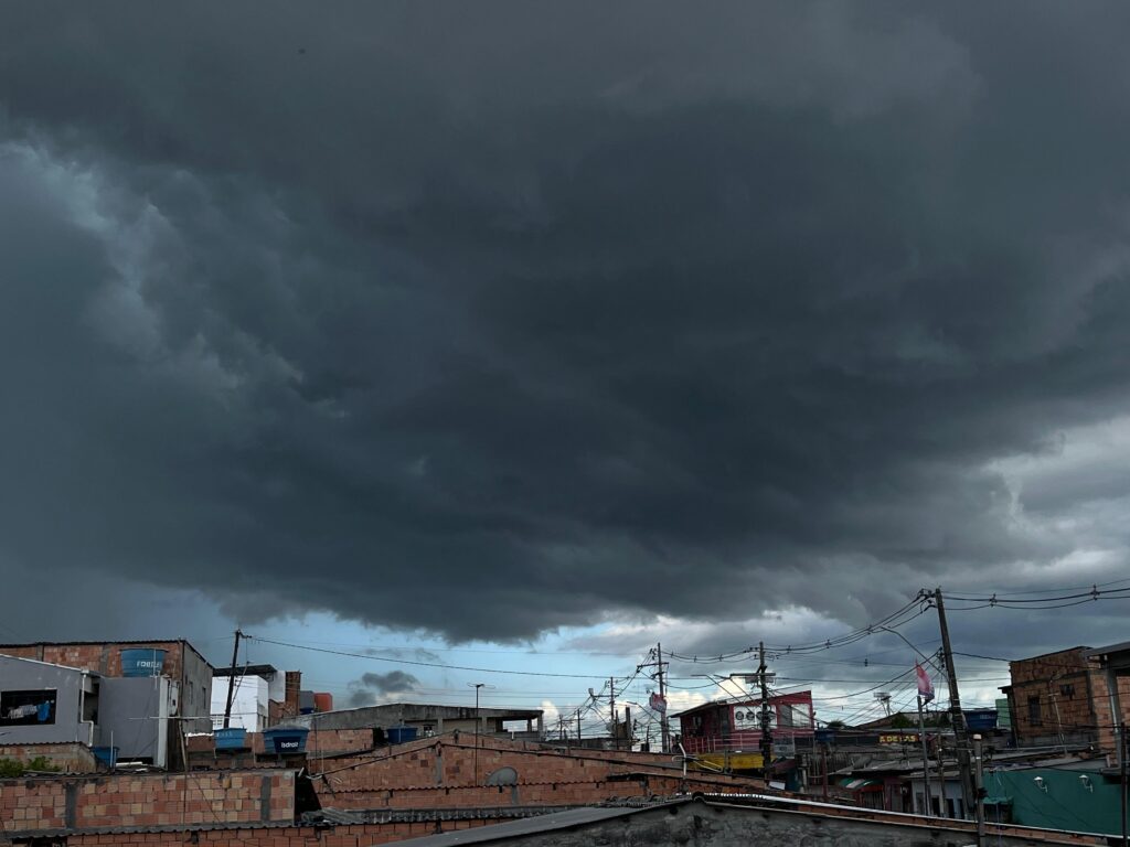 Previsão de chuva forte em Manaus e no interior do Amazonas neste sábado