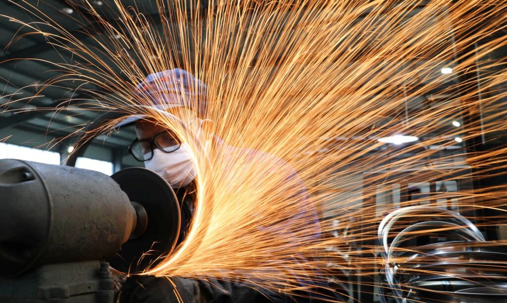 Produção industrial brasileira recua pelo segundo mês consecutivo em junho