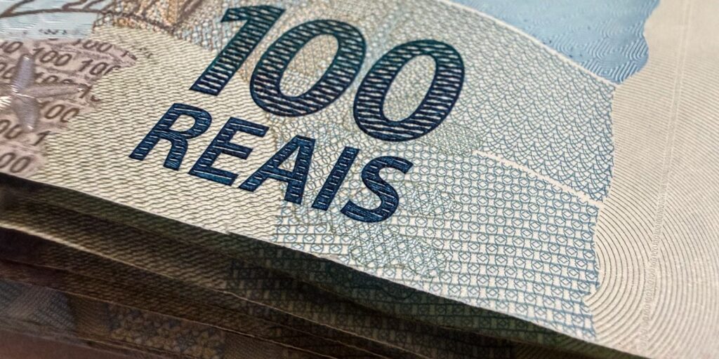 Projeções do mercado para inflação, juros, PIB e dólar permanecem estáveis