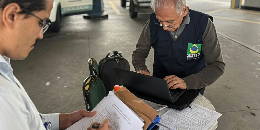 ANP multa distribuidoras em R$ 200 milhões por abusos nos preços dos combustíveis