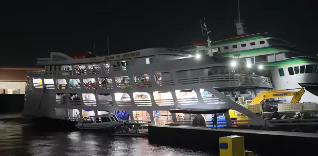 Ataque de piratas dos rios deixa passageiros feridos em embarcação no Amazonas