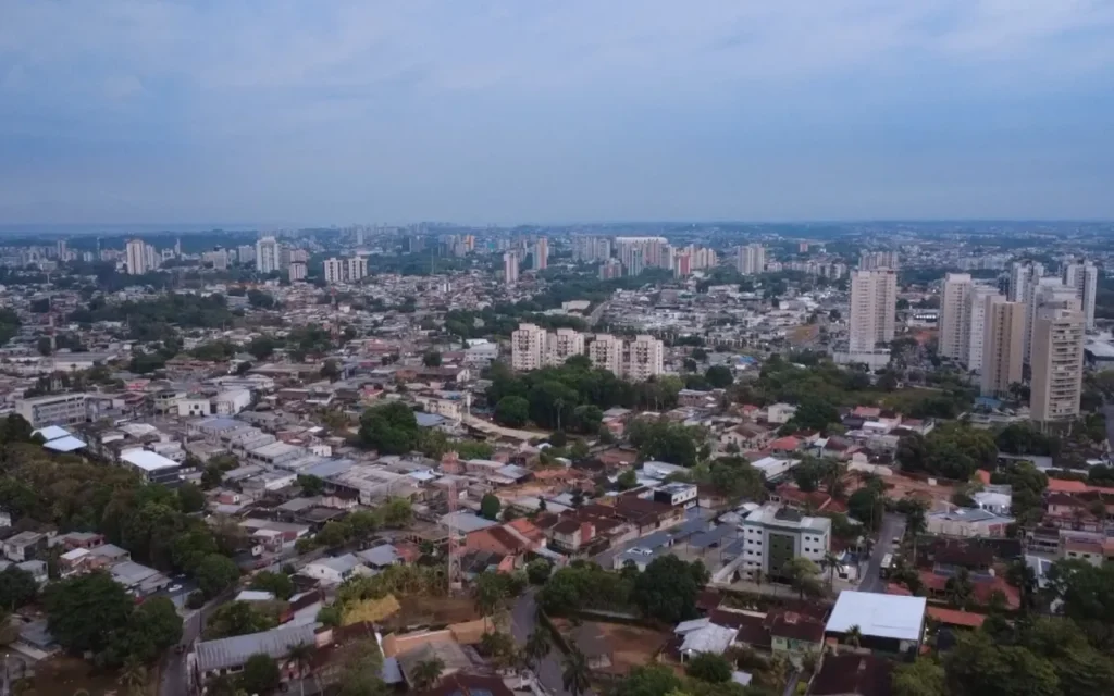 Chuva traz alívio e melhora qualidade do ar em Manaus após 17 dias de seca
