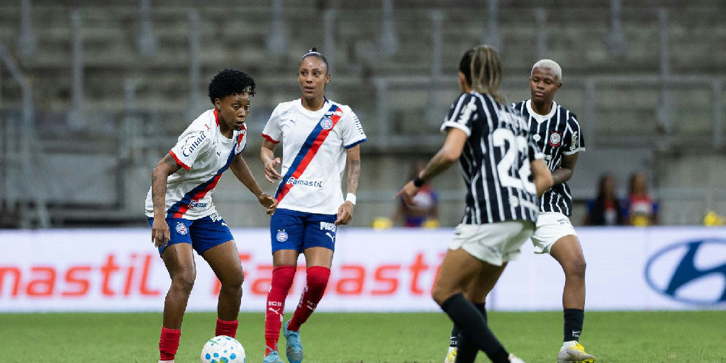Corinthians conquista vantagem no Brasileiro Feminino em jogo com recorde de público na Bahia