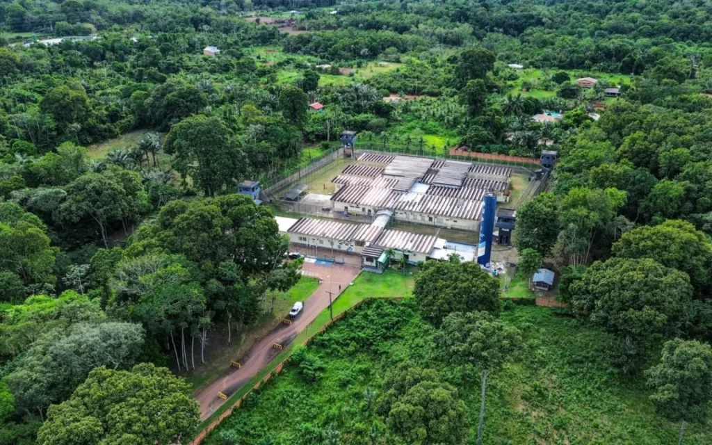 Dois detentos escapam de unidade prisional em Itacoatiara e mobilizam buscas no Amazonas