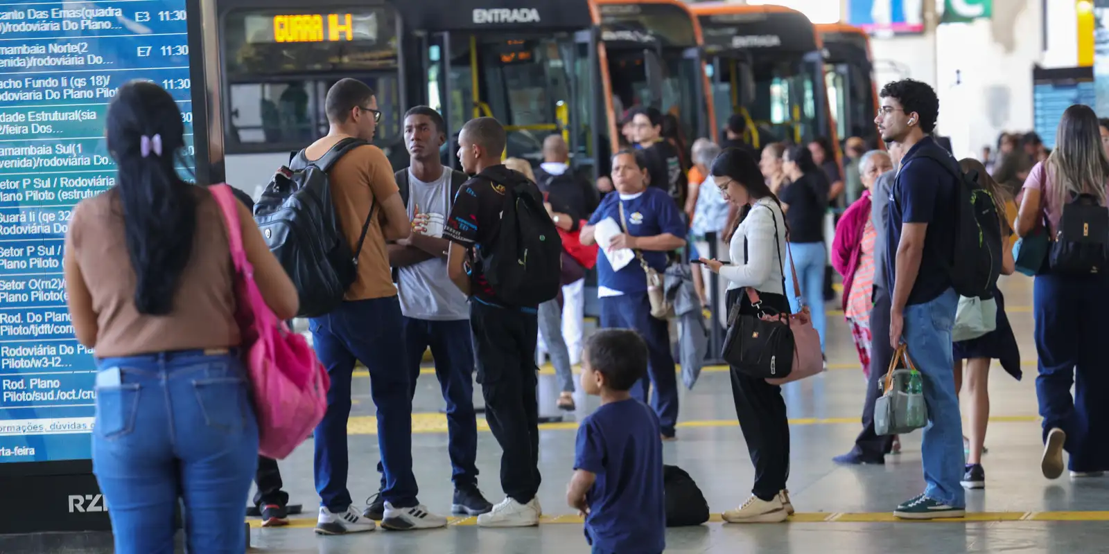 Economia brasileira: setor de serviços mantém estabilidade em julho e avança 2,4% em 12 meses