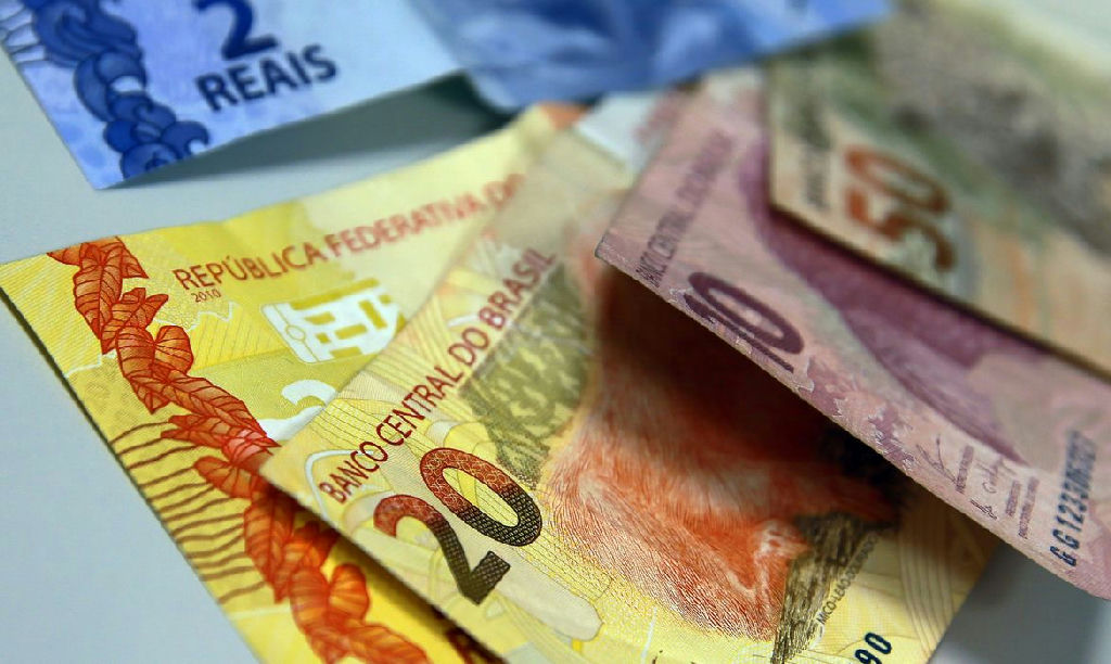 Endividamento das famílias aumenta com juros altos e inadimplência crescente em agosto