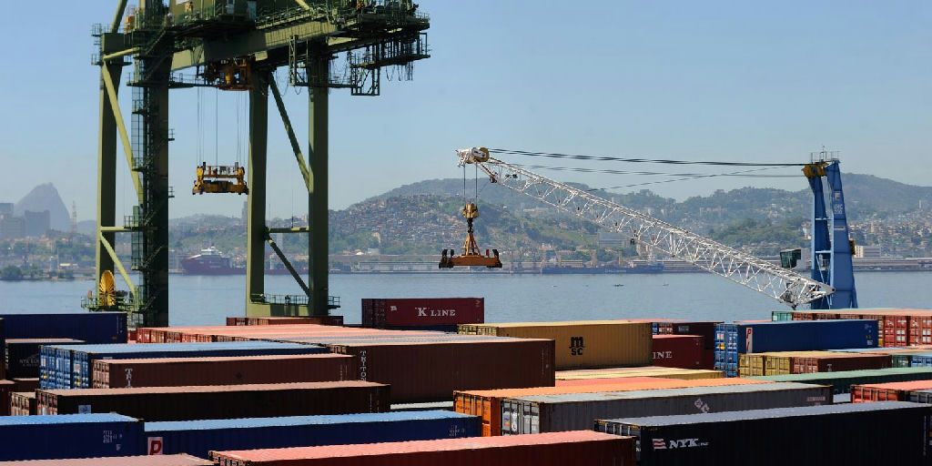 Exportações em alta garantem superávit de US$ 7,4 bilhões à balança comercial em agosto