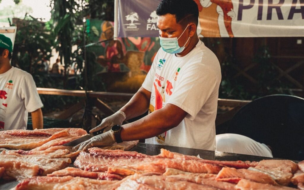 Feira do Pirarucu em Manaus promove manejo sustentável e oferece pescado a partir de R$ 8