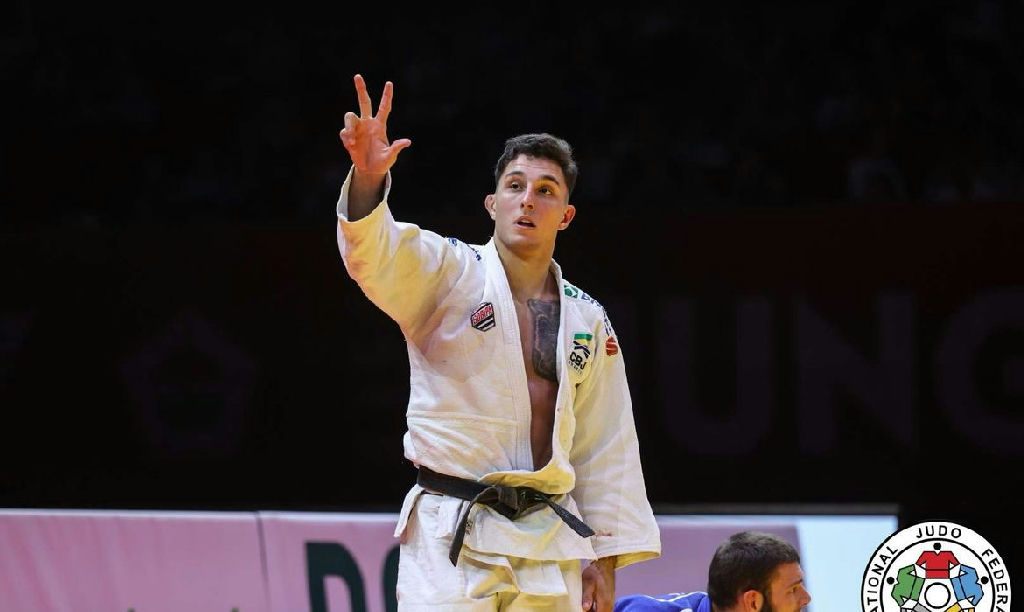 Guilherme Schimidt conquista ouro em Budapeste e fecha Grand Slam com três medalhas