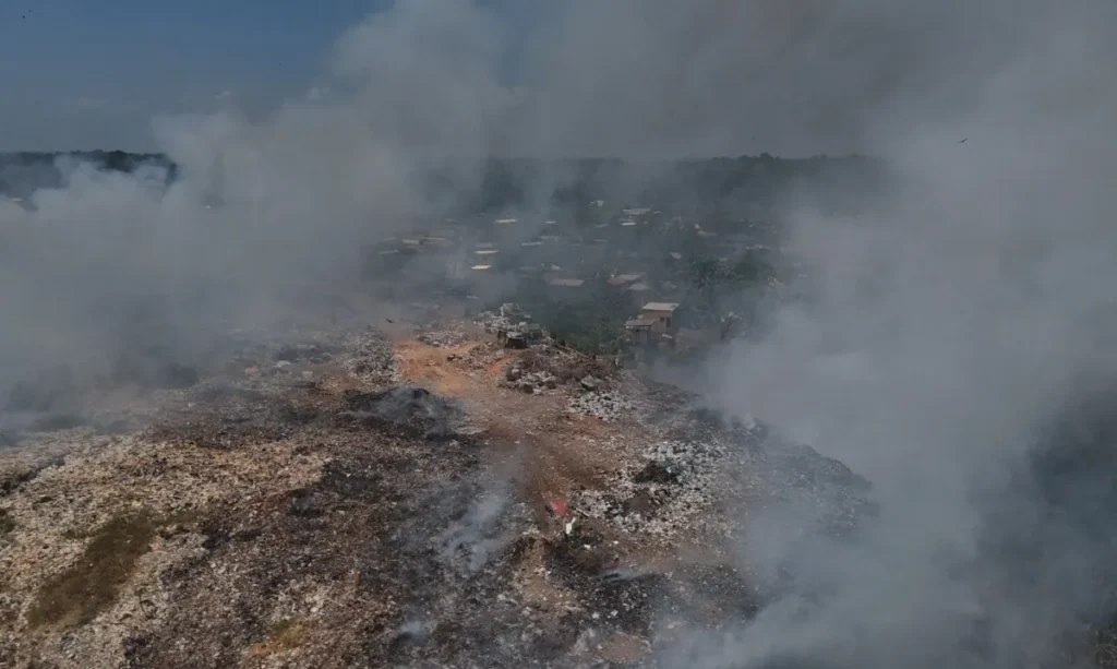 Ipaam multa Prefeitura de Manacapuru em R$ 2,5 milhões por queimadas em lixão