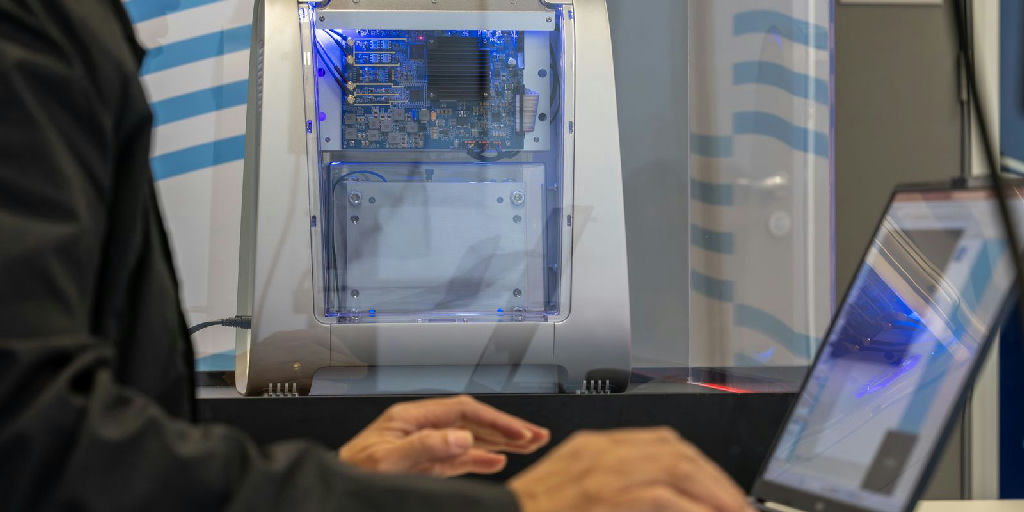 Novo computador quântico educacional impulsiona formação tecnológica no Senai