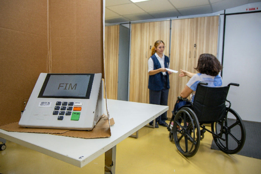 Prazo final para eleitores com deficiência solicitarem transporte gratuito para votação no Amazonas