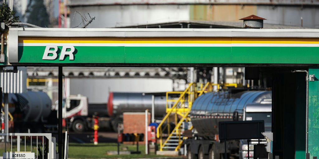 Subsídio governamental neutraliza aumento do diesel nas refinarias da Petrobras