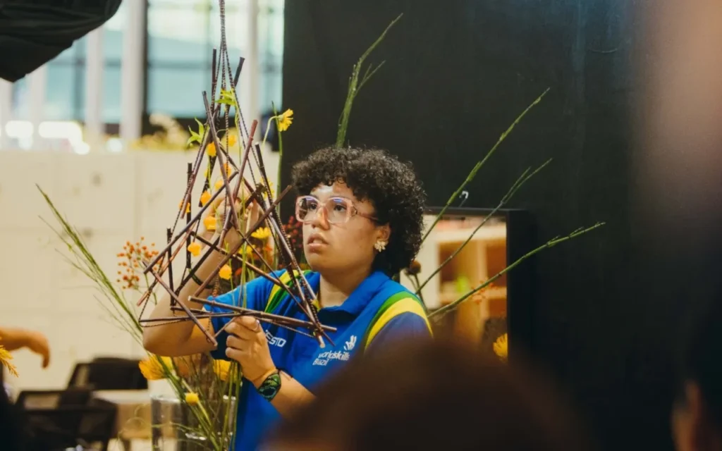Talento amazonense em floricultura: jovem representa Brasil na Worldskills China