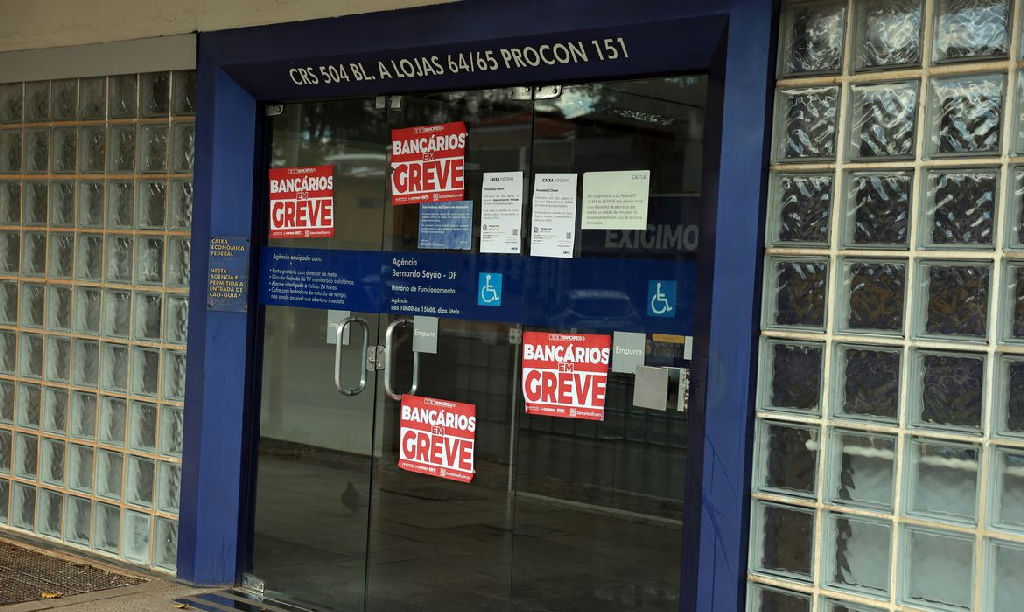 TST determina manutenção de 60% dos funcionários da Caixa durante greve