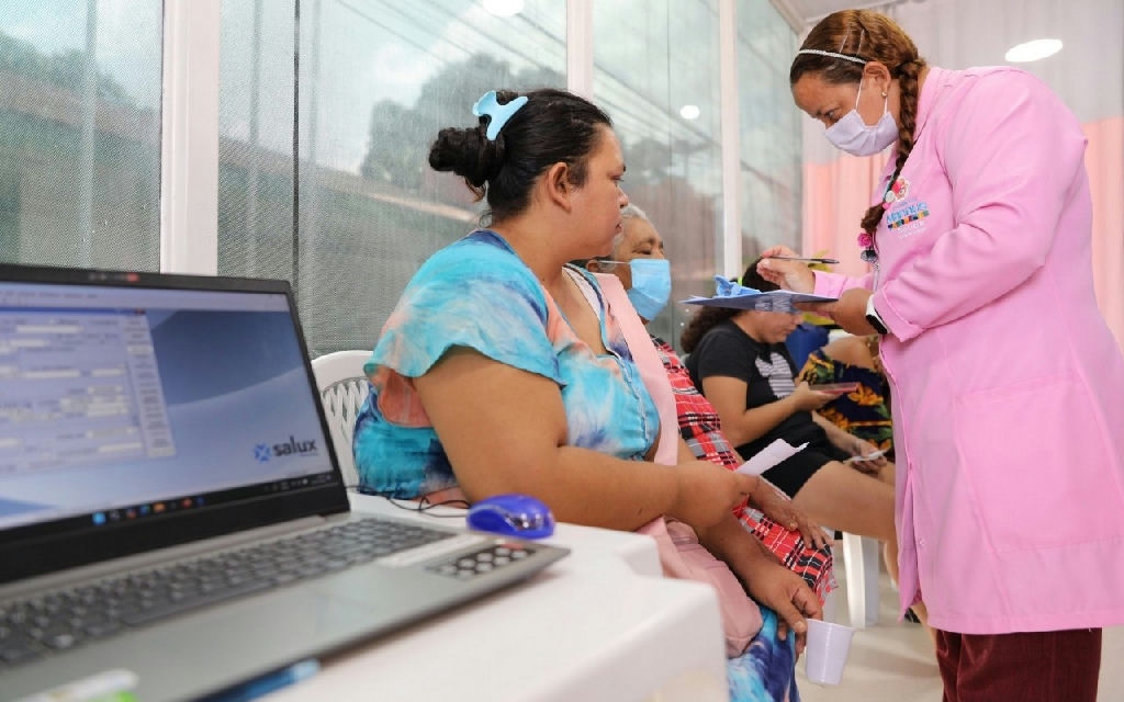 Unidades Móveis de Saúde da Mulher ampliam atendimento gratuito em Manaus