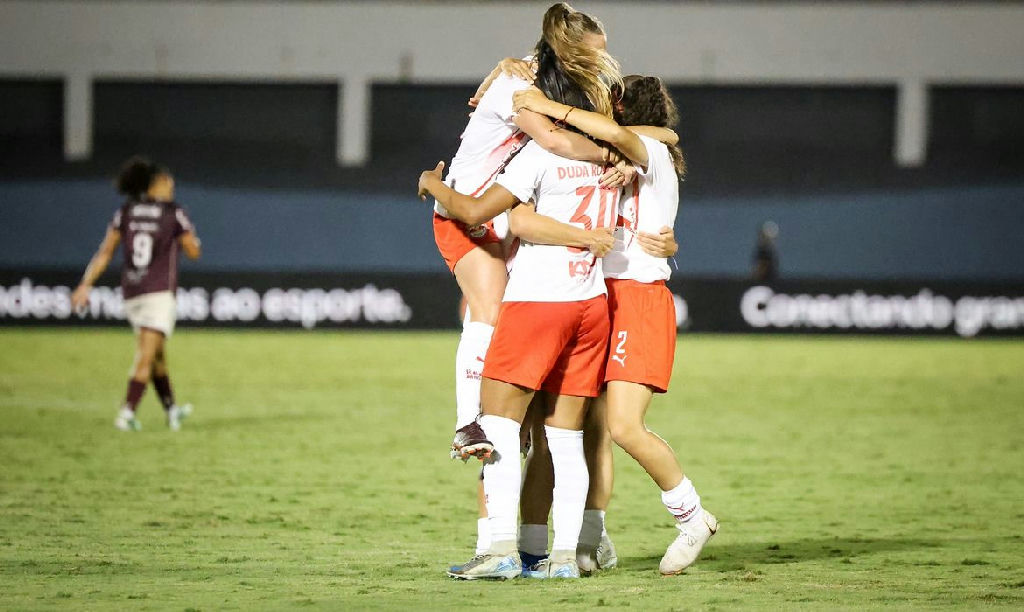 Bragantino vence Ferroviária por 2 a 0 e larga na frente por vaga na semifinal da Copa do Brasil