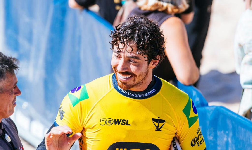 Brasileiros garantem vaga nas quartas de final do circuito mundial em peniche