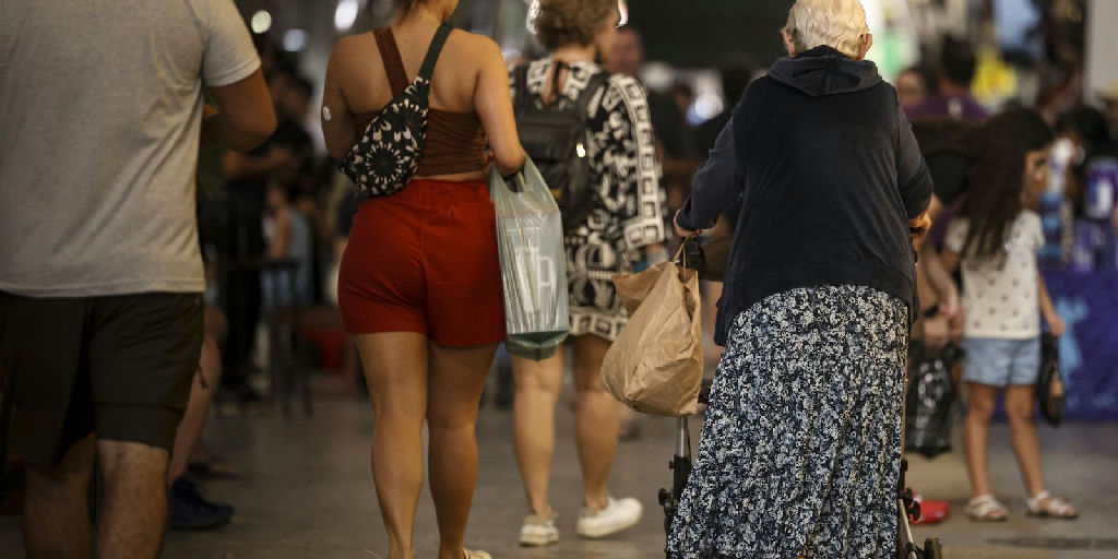 Cortes amplos em gastos públicos colocam proteção social em xeque, alertam especialistas