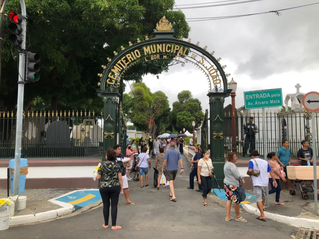Dia dos Finados altera funcionamento de serviços públicos e essenciais em Manaus