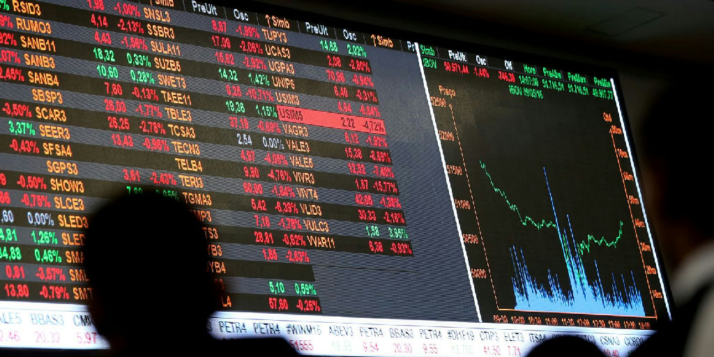 Dólar recua a R$ 5 e Ibovespa dispara quase 8% após primeiro turno das eleições