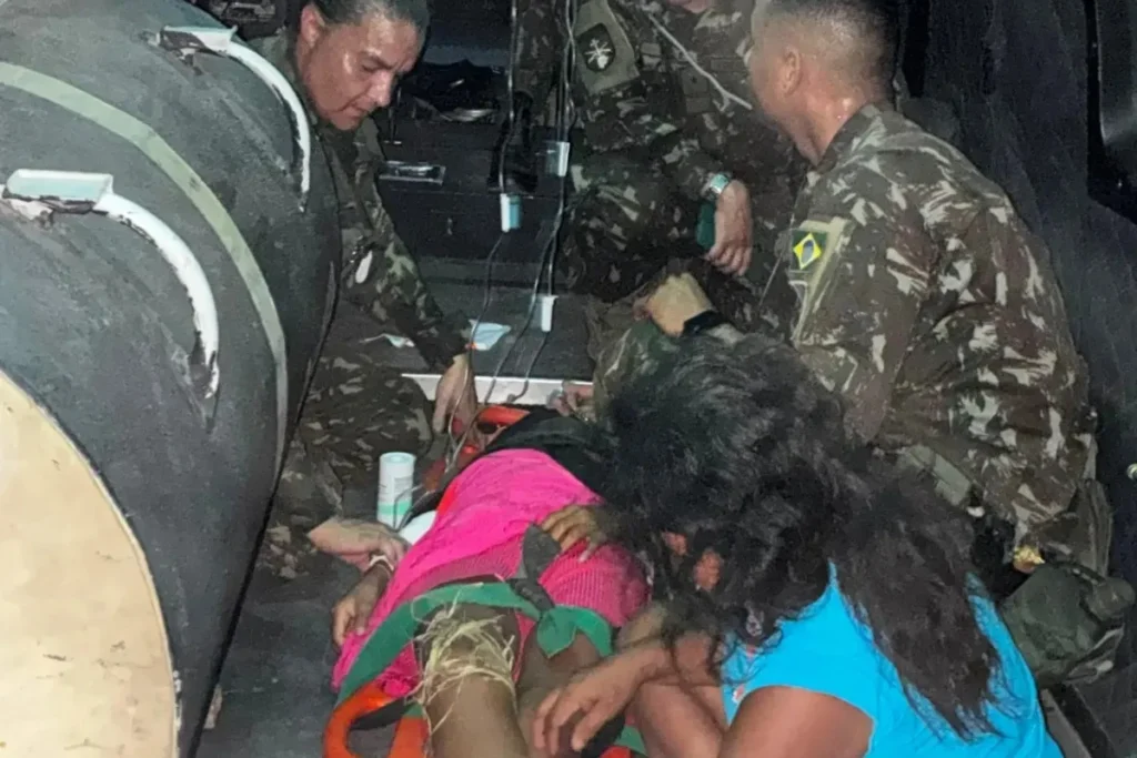 Exército resgata criança indígena de 11 anos após picada de surucucu em área remota do Amazonas