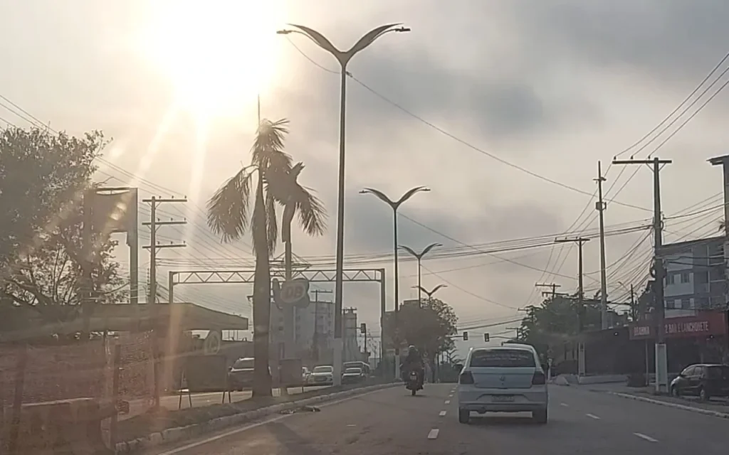 Fumaça afeta rotina e deixa qualidade do ar entre moderada e muito ruim em Manaus nesta terça (20)