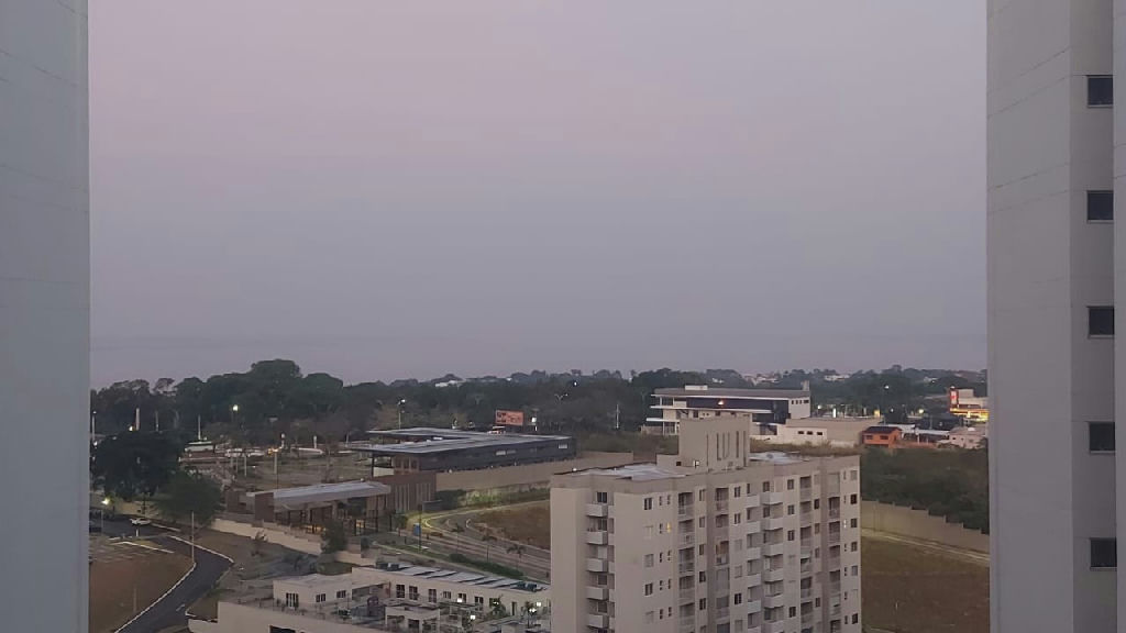 Fumaça cobre Manaus após incêndio de grandes proporções atingir Iranduba