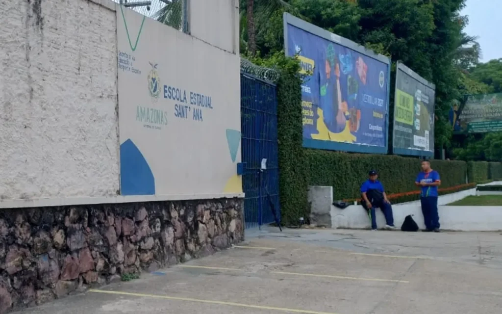 Fumaça de queimadas paralisa aulas em Manaus e mobiliza reforço das Forças Armadas