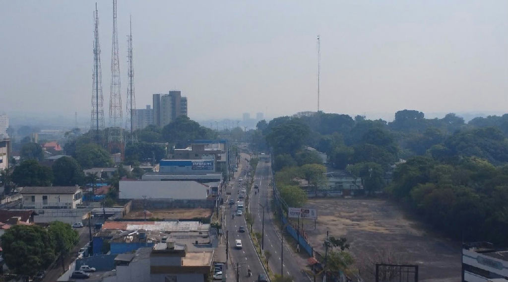 Fumaça persiste em Manaus com níveis alarmantes de poluição do ar