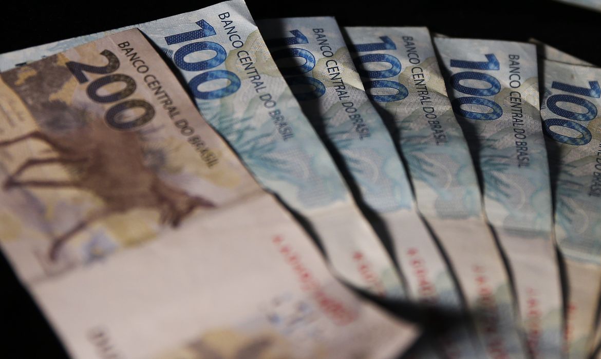 Governo federal arrecada R$ 239,4 bilhões em setembro com alta real de 5,62%